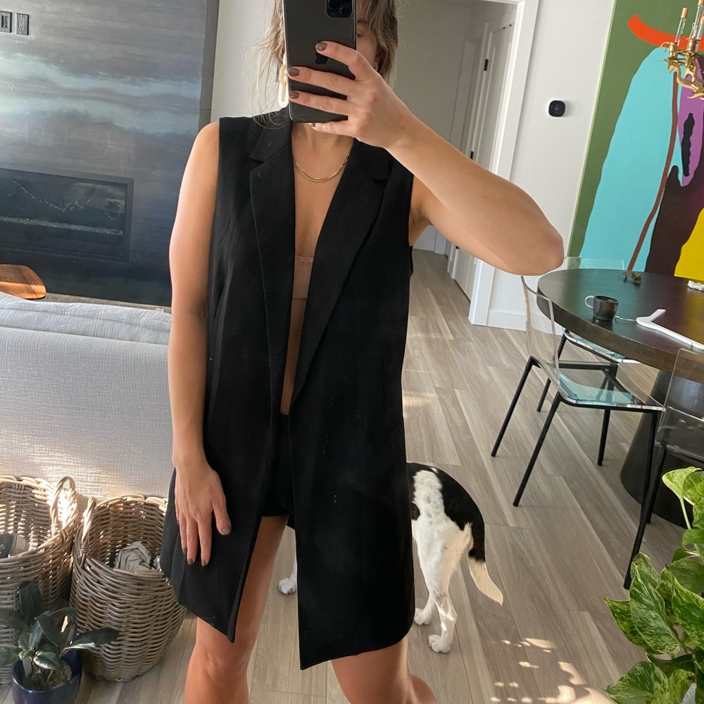 Adrienne Vittadini / M / Black long vest over coat / CHIC / endless options